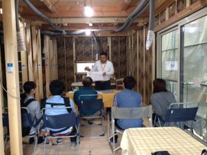 午後からは、リクシルの西村さんが参加されたお客様に丁寧に気密断熱を説明して下さいました。